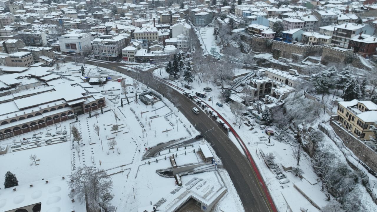 Bursa yeni yıla karla uyandı...Beyaz güzellik havadan böyle görüntülendi
