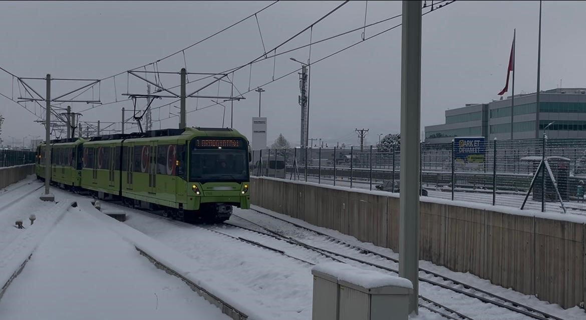 Bursa yeni yılın ilk günü beyazlara büründü...İşe ATV araçları ile gittiler
