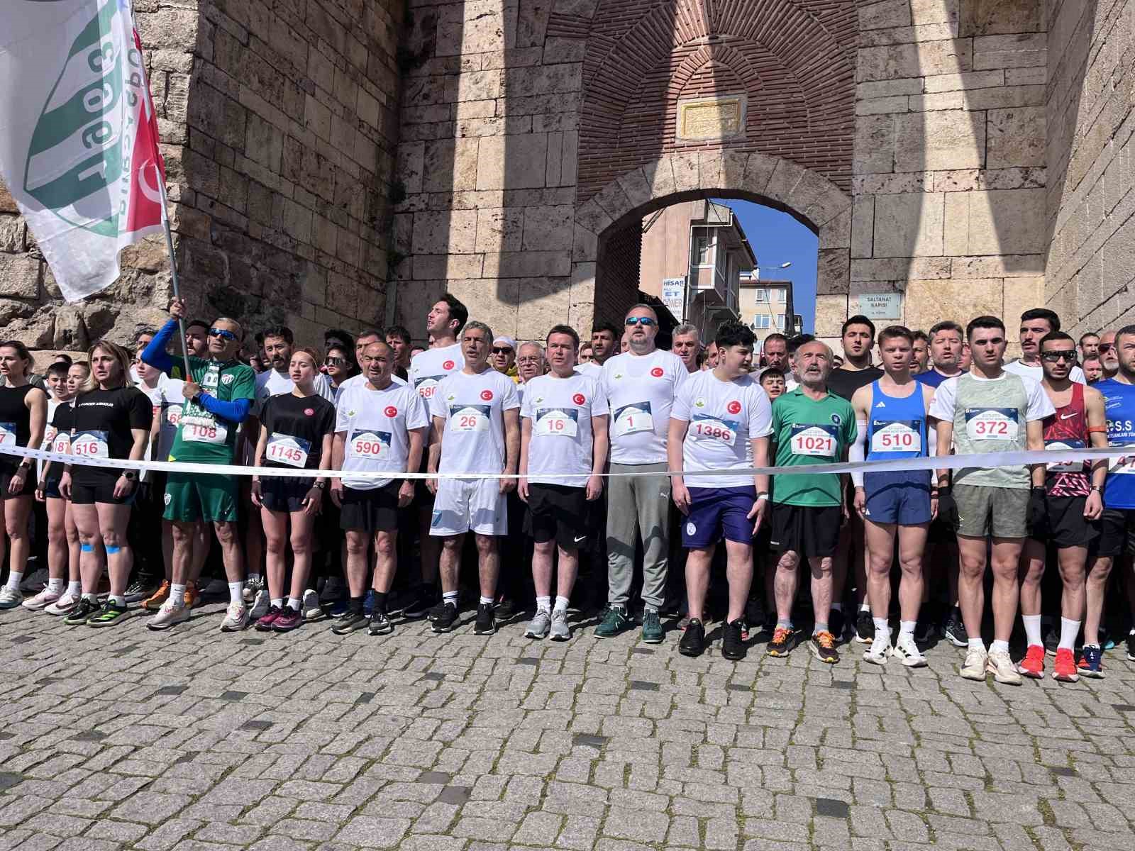 Bursa’da 18. Uluslararası Osmangazi Tarihi Kent Koşusu gerçekleştirildi
