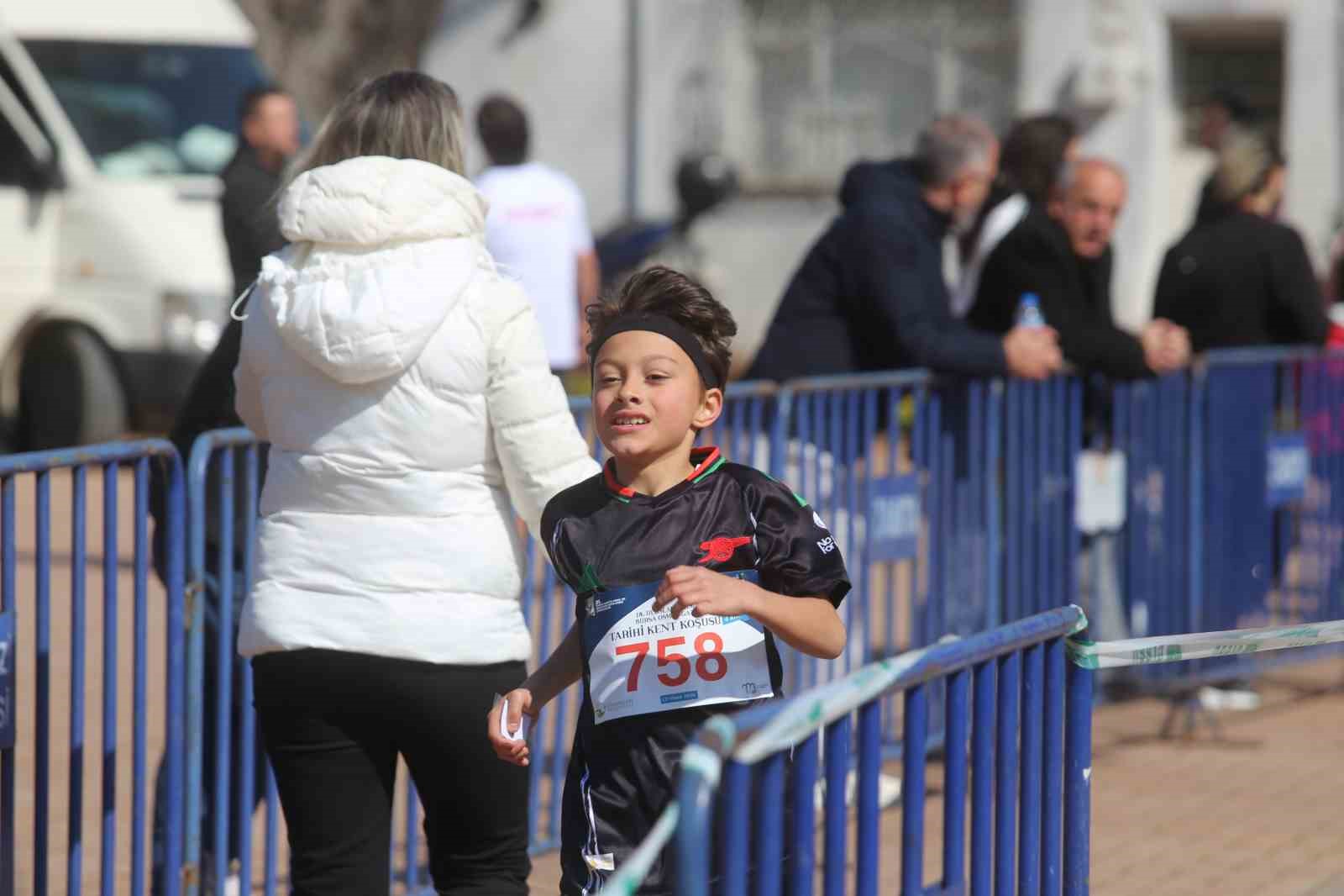 Bursa’da 18. Uluslararası Osmangazi Tarihi Kent Koşusu gerçekleştirildi
