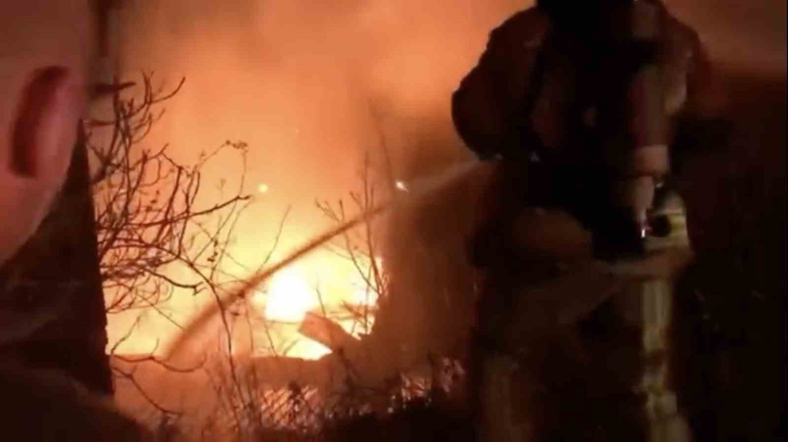 Bursa’da 2 katlı ev alevlere teslim oldu
