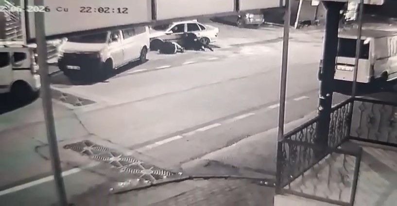 Bursa’da 2 kişinin ağır yaralandığı silahlı saldırı kameraya yansıdı
