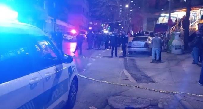 Bursa’da 2 kişinin ağır yaralandığı silahlı saldırı kameraya yansıdı
