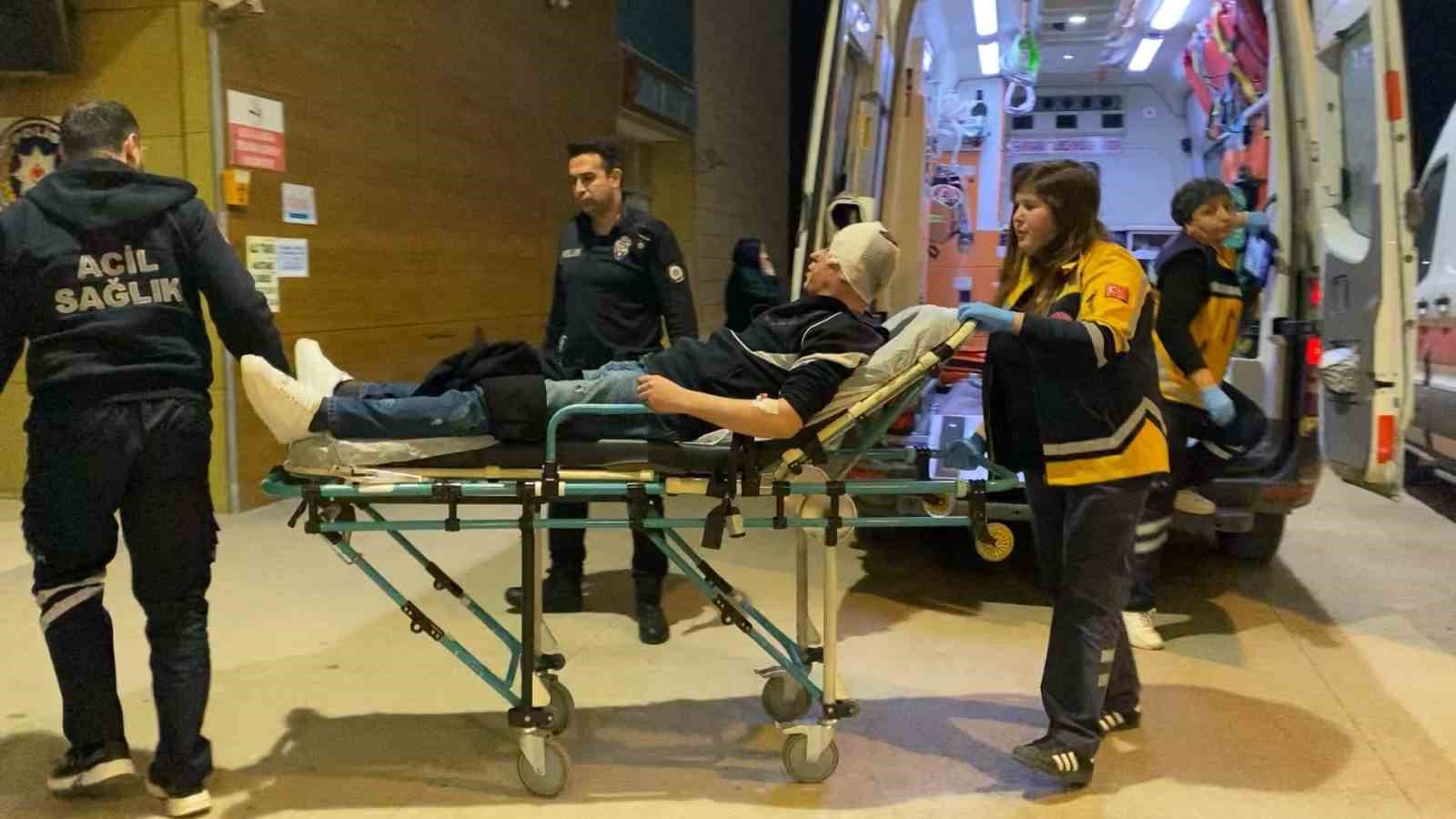 Bursa’da 3 kişi sopalarla darp edildi
