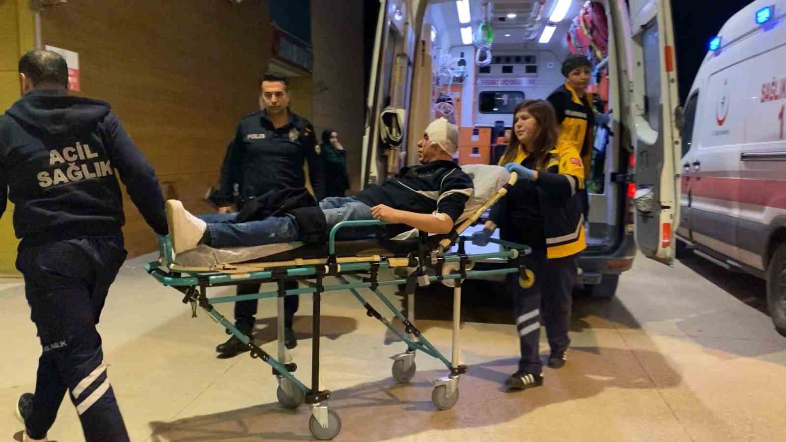 Bursa’da 3 kişi sopalarla darp edildi
