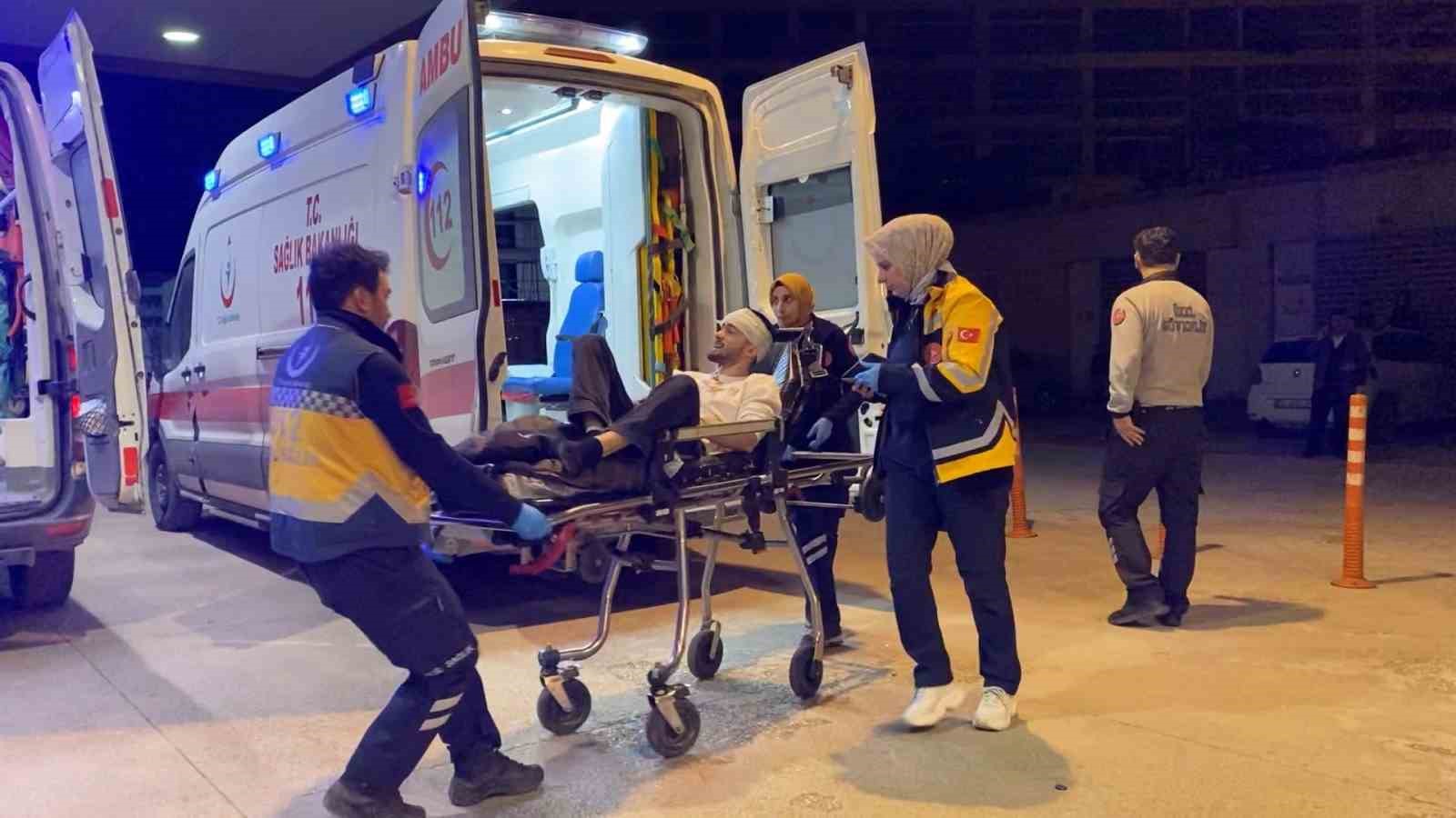 Bursa’da 3 kişi sopalarla darp edildi
