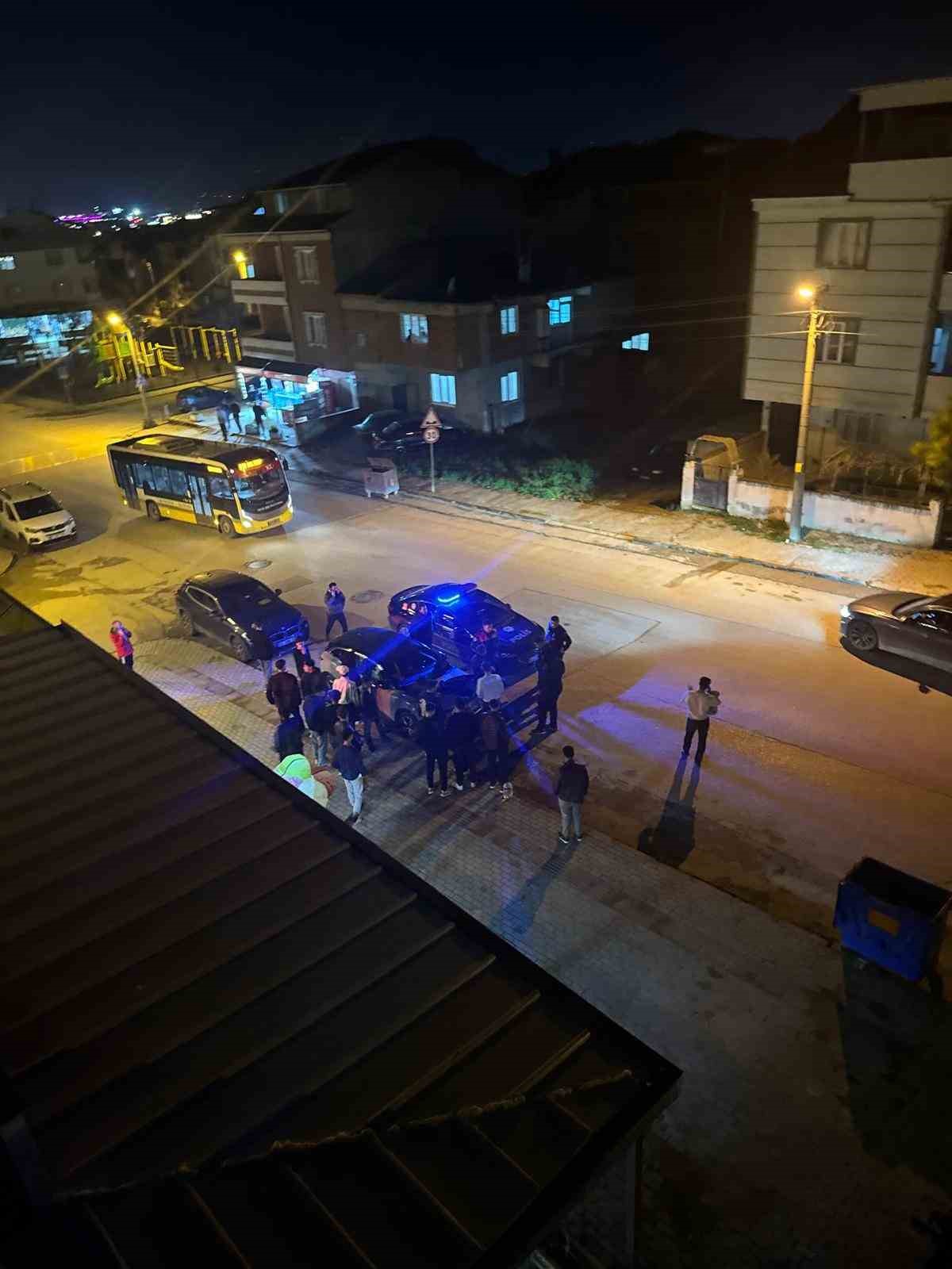 Bursa’da 3 kişi sopalarla darp edildi
