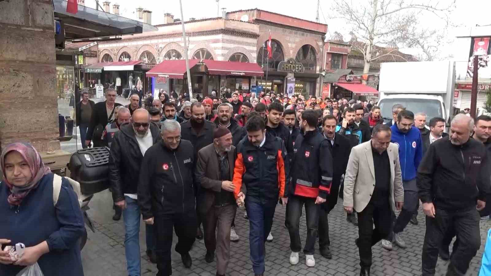 Bursa’da 6 Şubat şehitleri için sessiz yürüyüş
