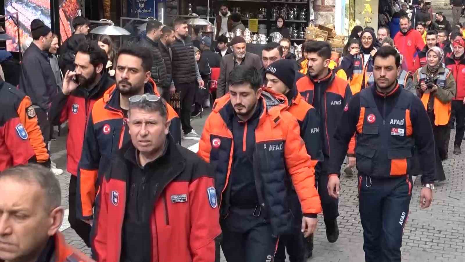 Bursa’da 6 Şubat şehitleri için sessiz yürüyüş
