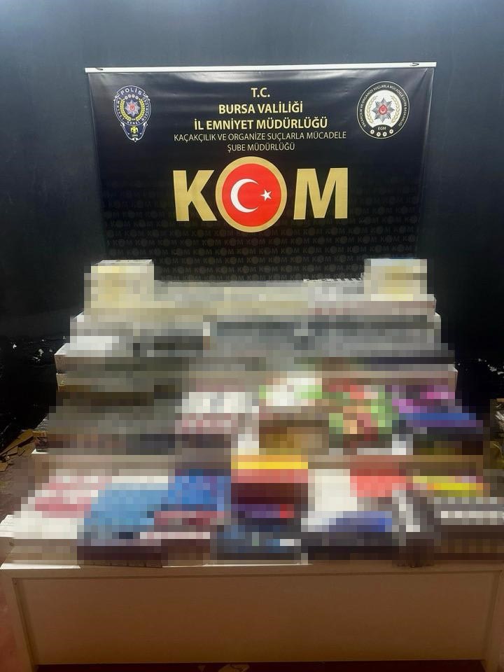 Bursa’da 8 bin 870 paket kaçak sigara ele geçirildi
Bursa’da 8 bin 870 paket kaçak sigara ele geçirildi
