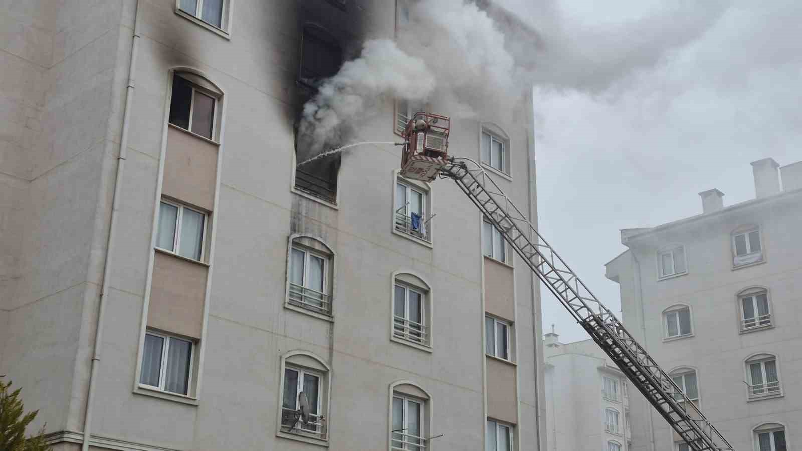 Bursa’da 8 katlı binada yangın
