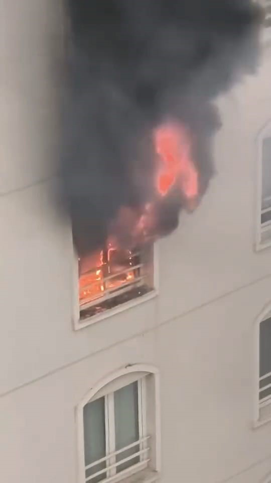 Bursa’da 8 katlı binada yangın
