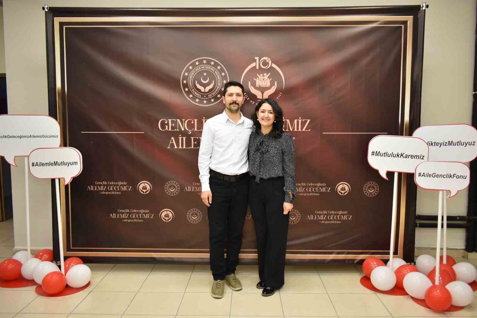 Bursa’da Aile Yılı’nda gençlere güçlü destek
Bursa’da Aile Yılı’nda gençlere güçlü destek