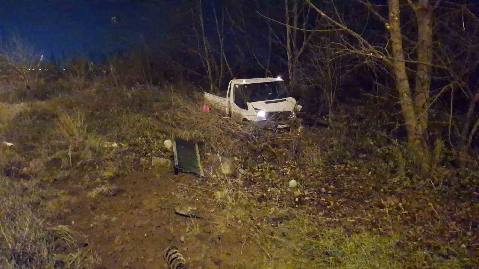 Bursa’da akıl almaz trafik kazası: Demir bariyerler araçların üzerine düştü
Bursa’da akıl almaz trafik kazası: Demir bariyerler araçların üzerine düştü