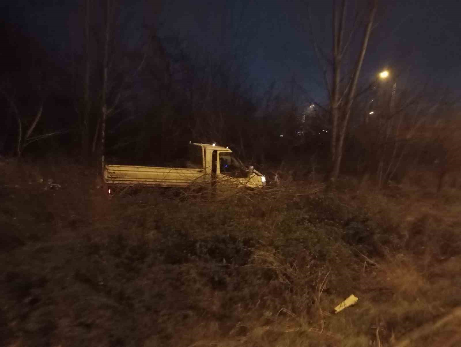 Bursa’da akıl almaz trafik kazası: Demir bariyerler araçların üzerine düştü
Bursa’da akıl almaz trafik kazası: Demir bariyerler araçların üzerine düştü