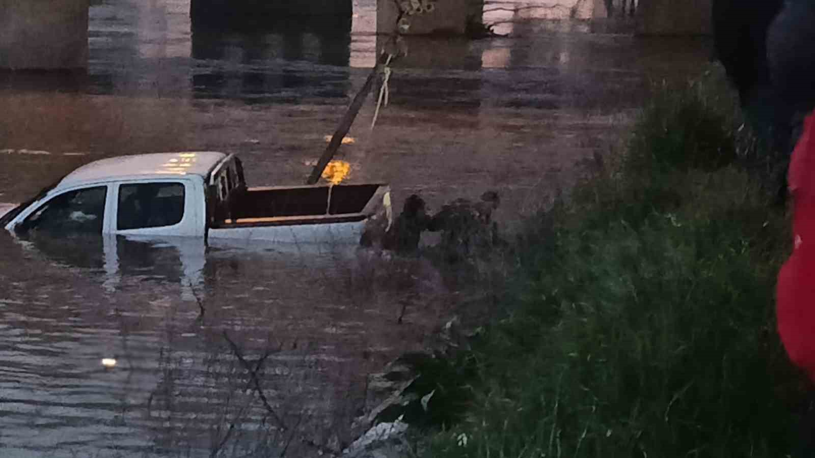 Bursa’da akıntıya kapılan araçtan acı sonuç: Sürücünün cansız bedeni bulundu
