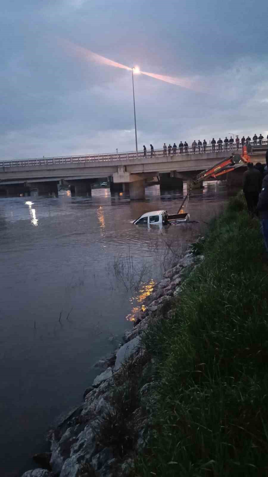 Bursa’da akıntıya kapılan araçtan acı sonuç: Sürücünün cansız bedeni bulundu
