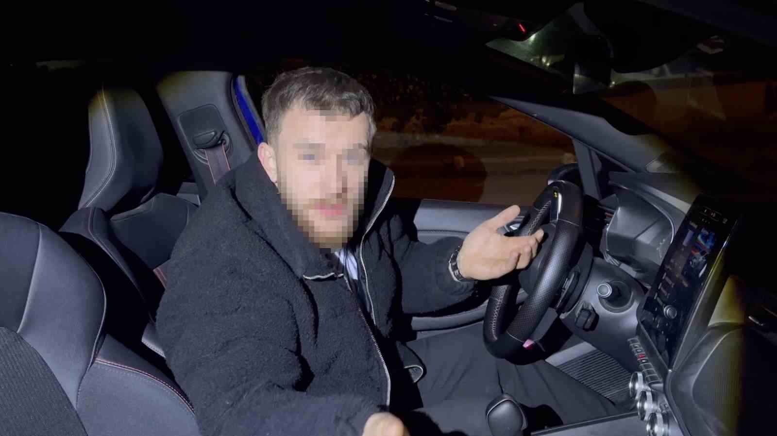 Bursa’da alkollü genç kızlar ortalığı karıştırdı, yol kenarında bekleyen sürücü ve aracına saldırdılar
