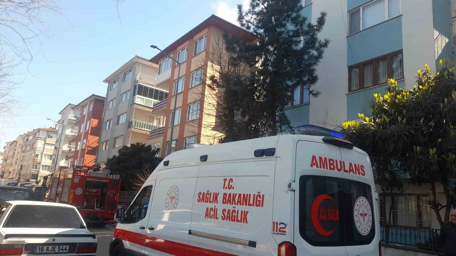 Bursa’da apartman çatısında yangın paniği
