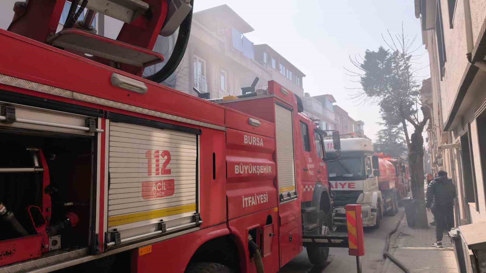 Bursa’da apartman terasında yangın paniği
