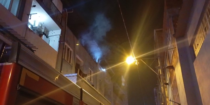 Bursa’da apartmanın çatı katında yangın

