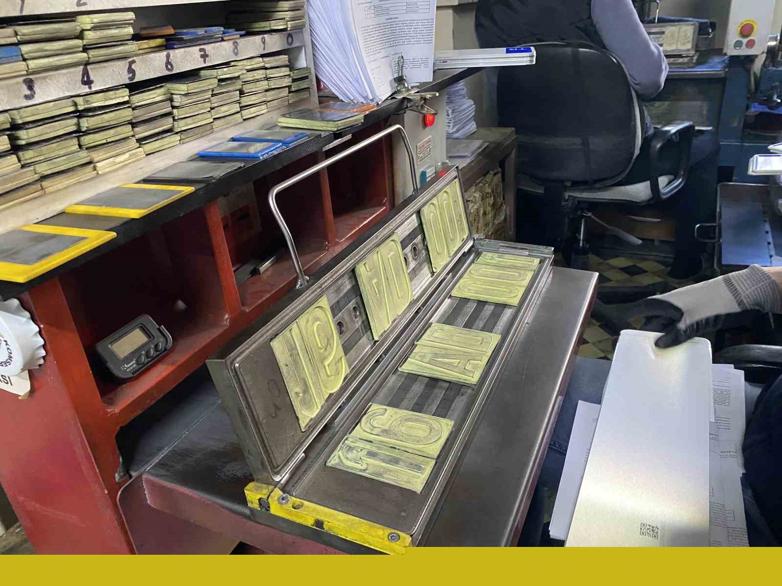 Bursa’da APP plaka izdihamı...Kuyruk sokaklara taştı
Bursa’da APP plaka izdihamı...Kuyruk sokaklara taştı