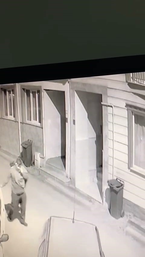 Bursa’da araçlara saldırı güvenlik kamerasına yansıdı

