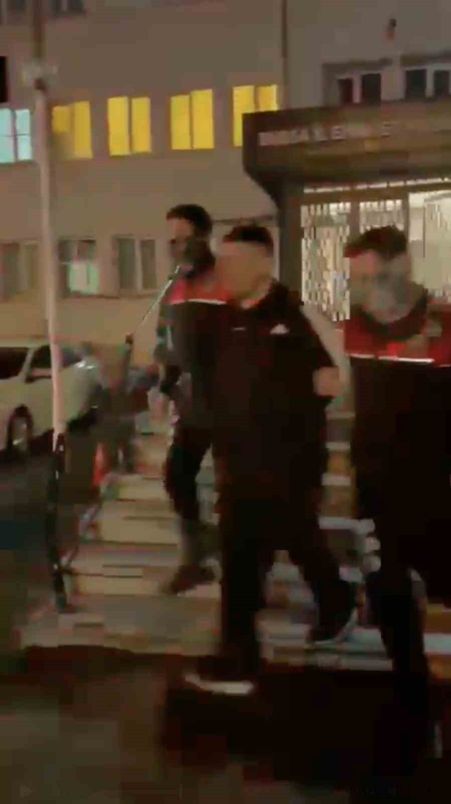 Bursa’da aranan şahıslara operasyon: Suç aletleriyle yakalandılar
