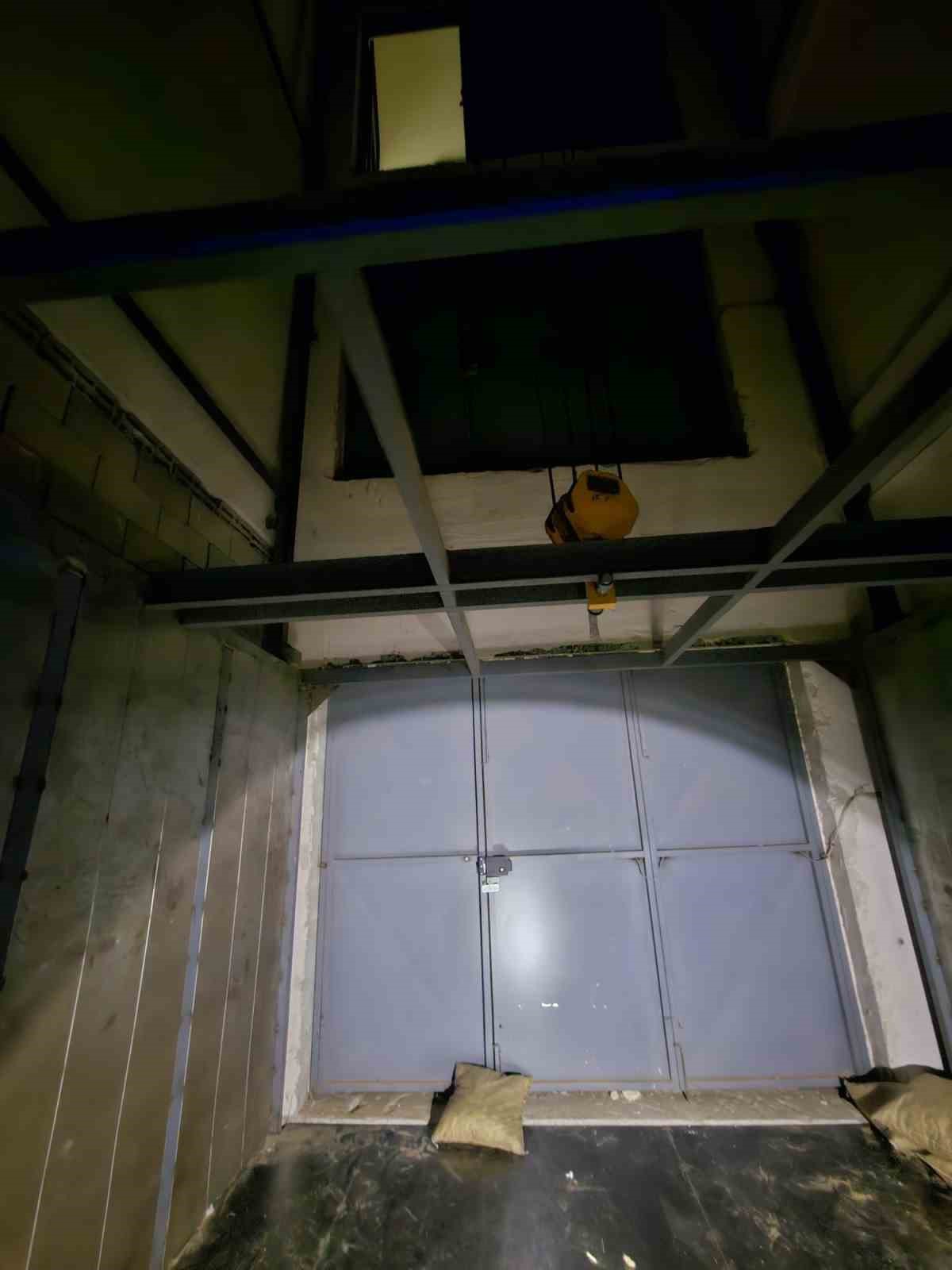 Bursa’da asansör boşluğuna düşen 17 yaşındaki genç ağır yaralandı
