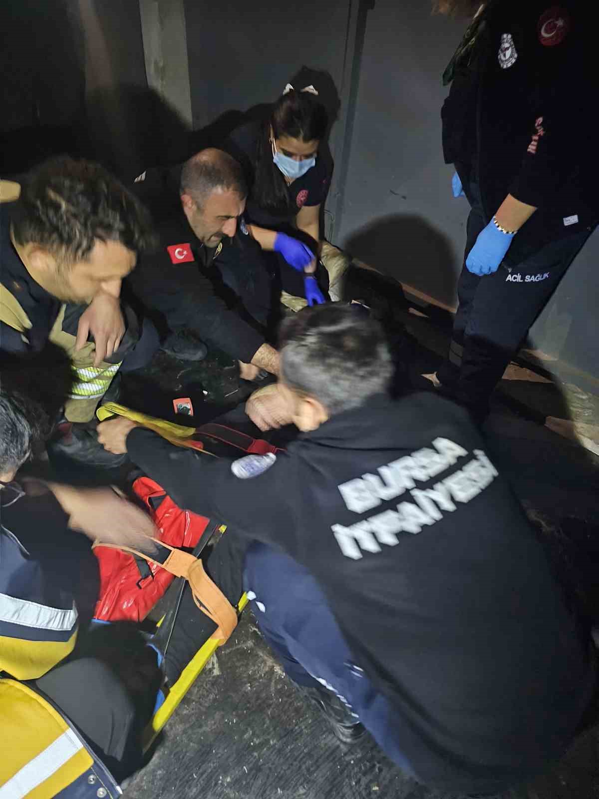 Bursa’da asansör boşluğuna düşen 17 yaşındaki genç ağır yaralandı
