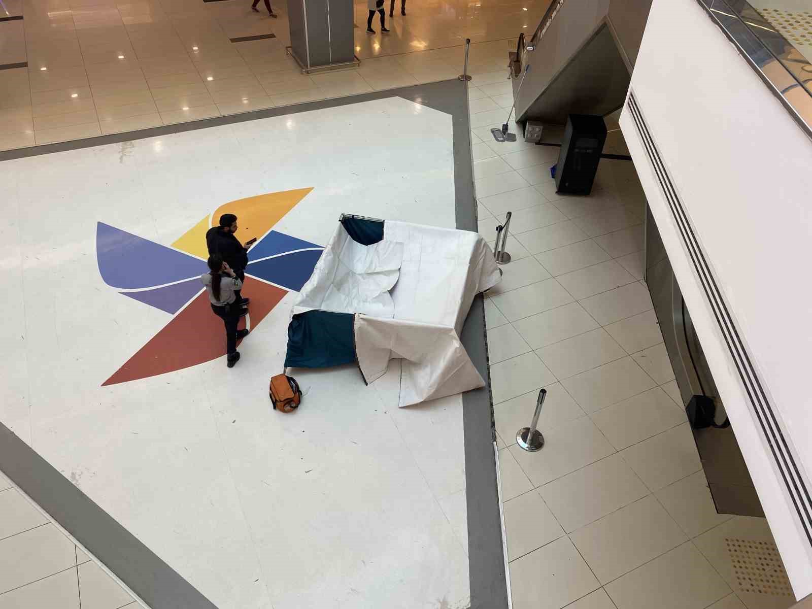 Bursa’da AVM’de esrarengiz ölüm
