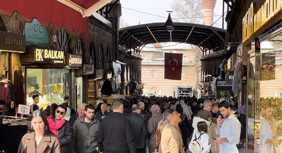Bursa’da bayram hareketliliği çarşılara yansıdı

