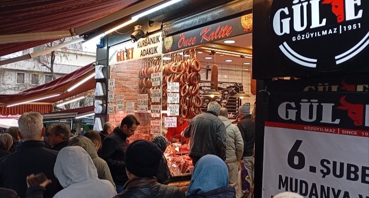 Bursa’da bayram öncesi kasaplarda yoğunluk
