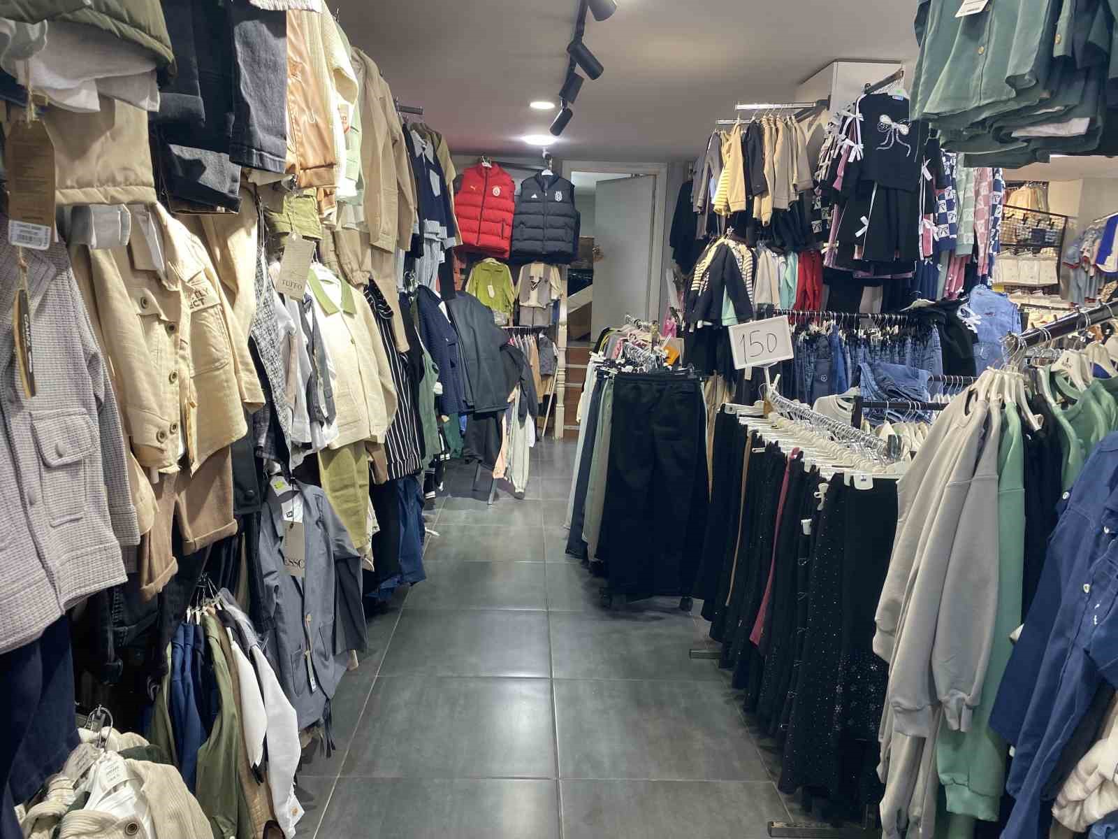 Bursa’da bayram yoğunluğunu fırsat bilen 2 kadın 16 bin liralık ürün çaldı
