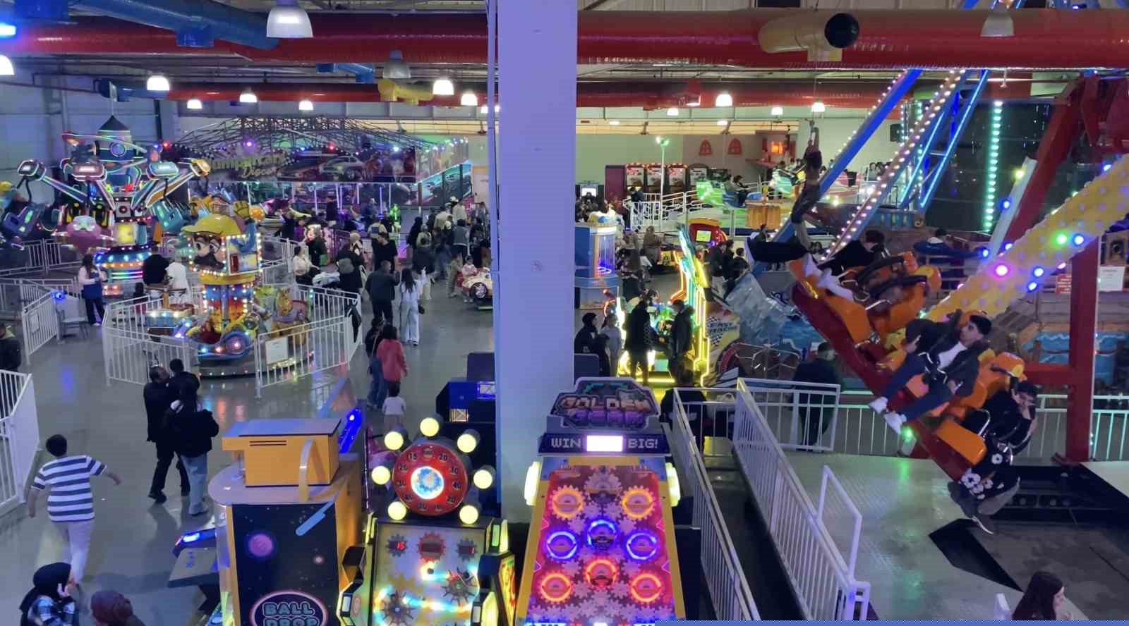 Bursa’da bayramın adresi AVM’ler oldu
