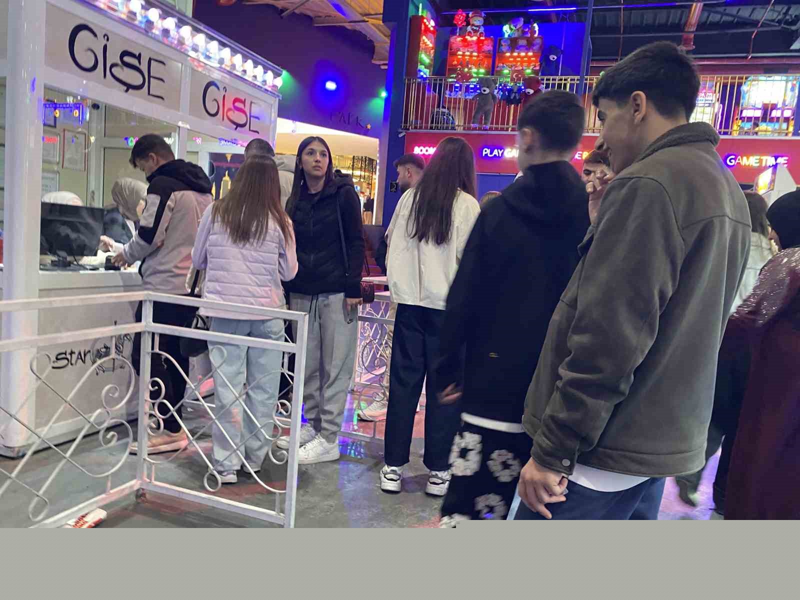 Bursa’da bayramın adresi AVM’ler oldu
