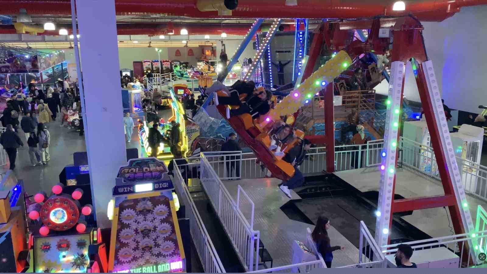 Bursa’da bayramın adresi AVM’ler oldu
