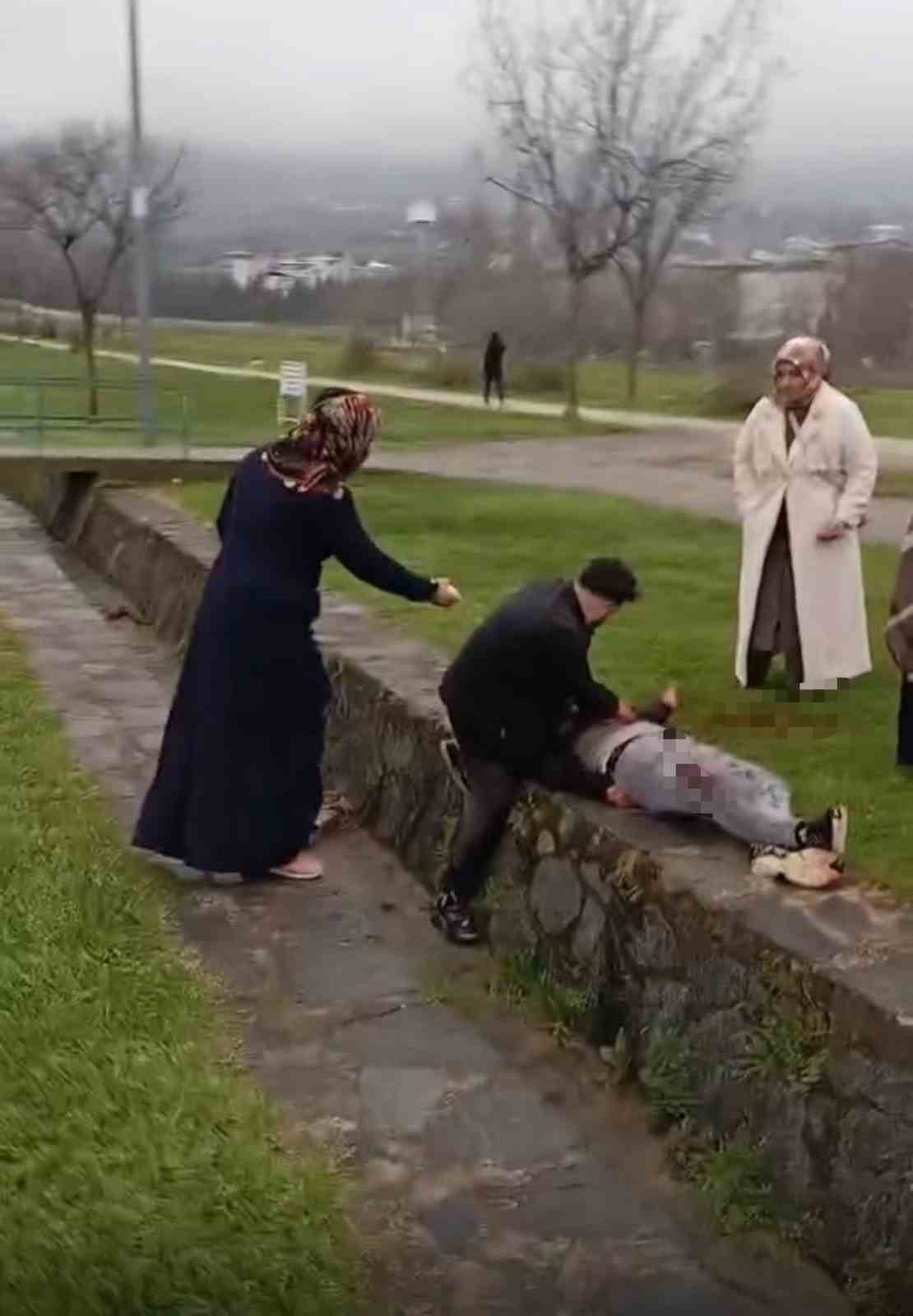 Bursa’da bıçaklı kavga...Boğazı kesilen kişi hayatını kaybetti
