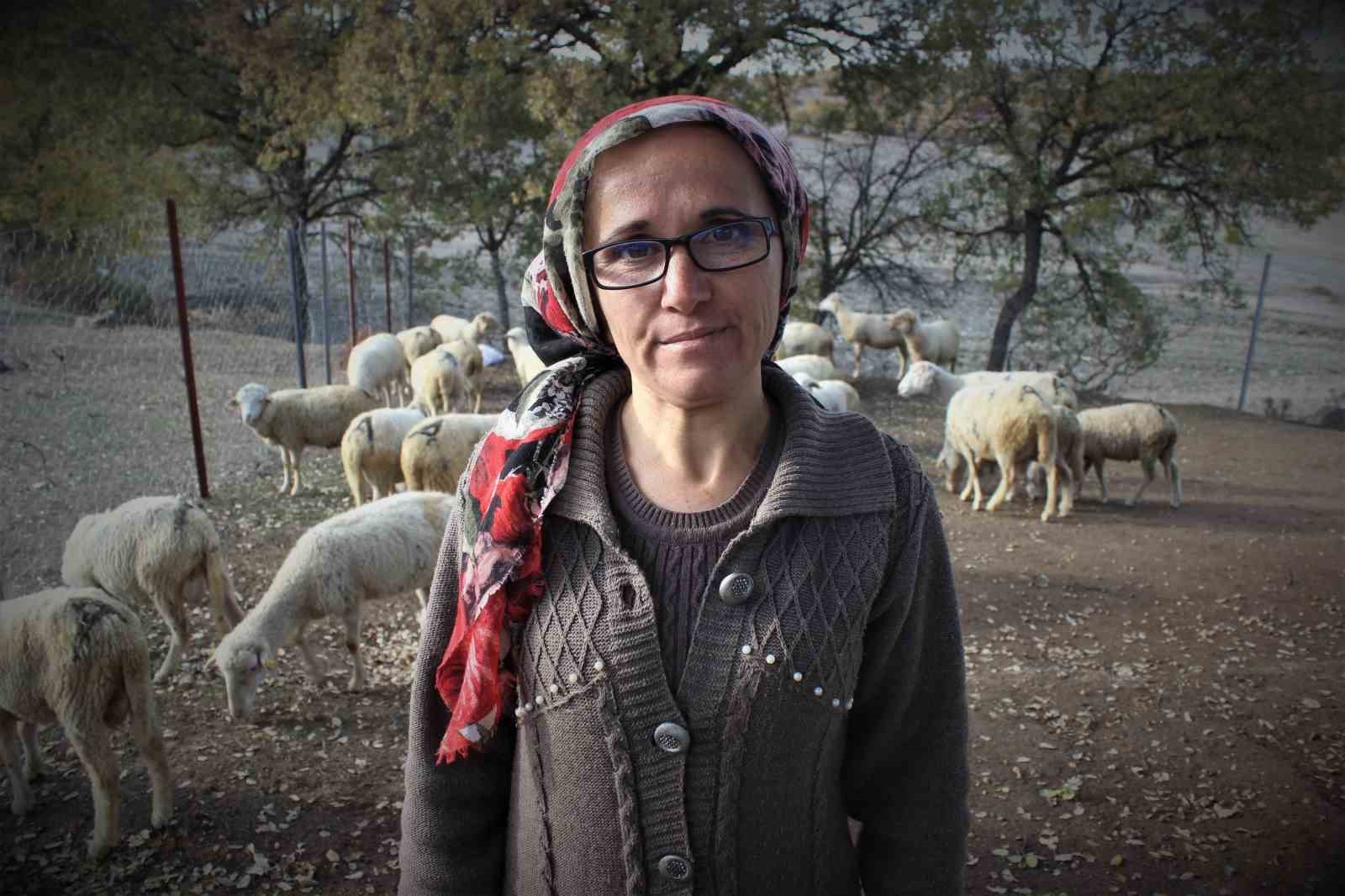 Bursa’da boğazından bıçaklanarak öldürülen kadının eski görüntüleri ortaya çıktı
