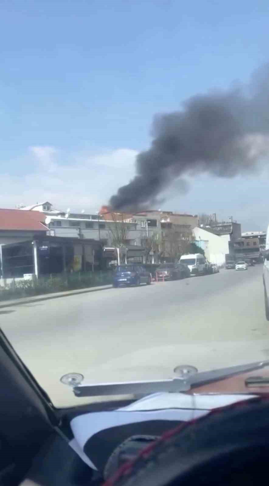 Bursa’da çatı katı alevlere teslim oldu
