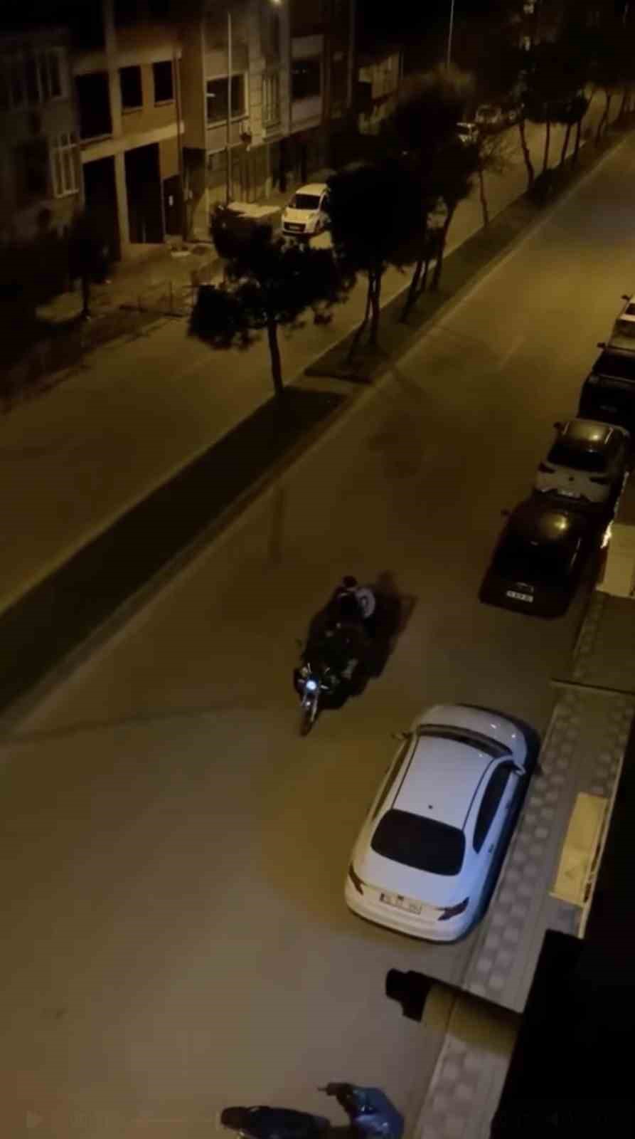 Bursa’da davulcular elektrikli açık kasalı motosikletle sahura kaldırıyor
