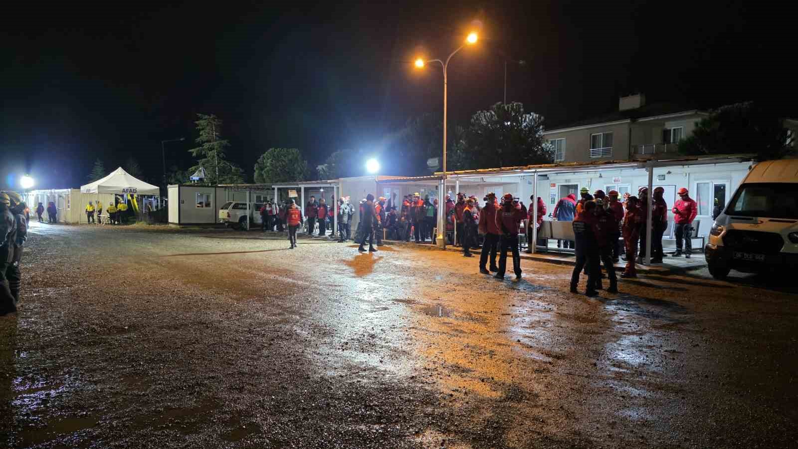 Bursa’da deprem tatbikatı gerçeğini aratmadı
