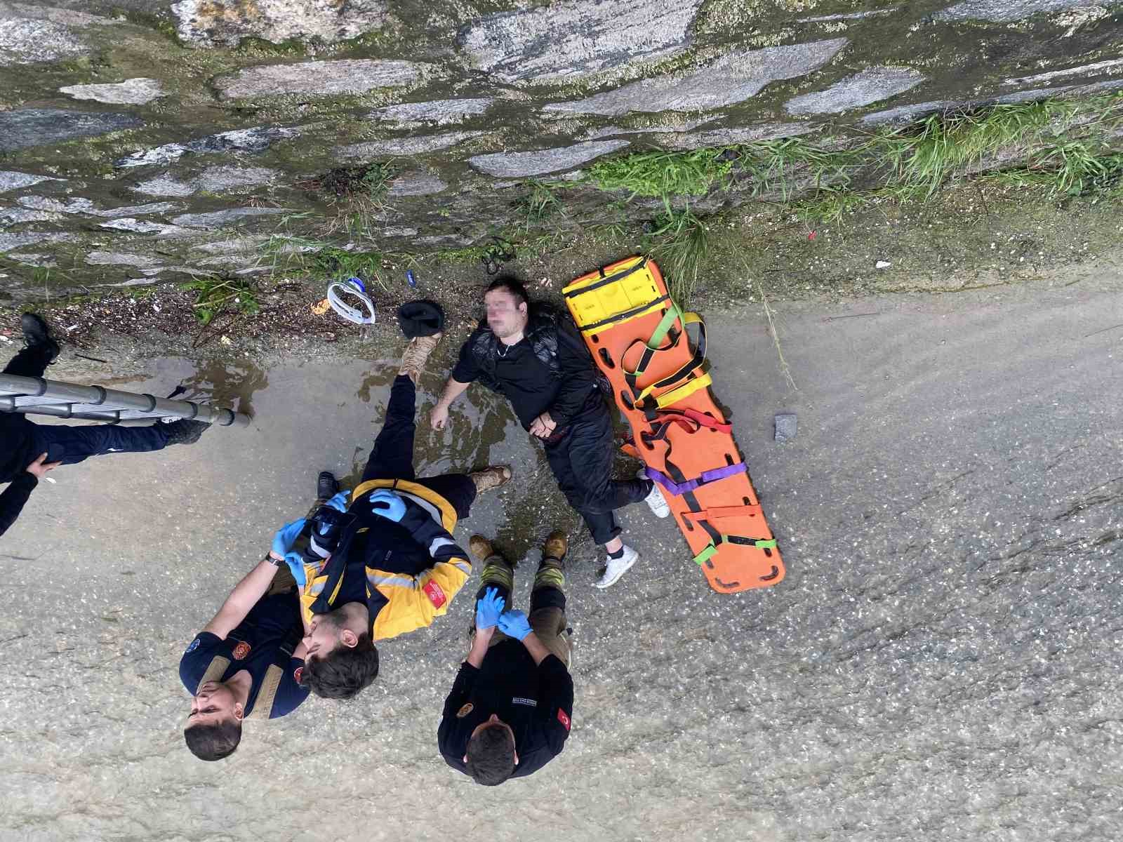 Bursa’da dereye düşen adam kalp masajıyla hayata döndürüldü
