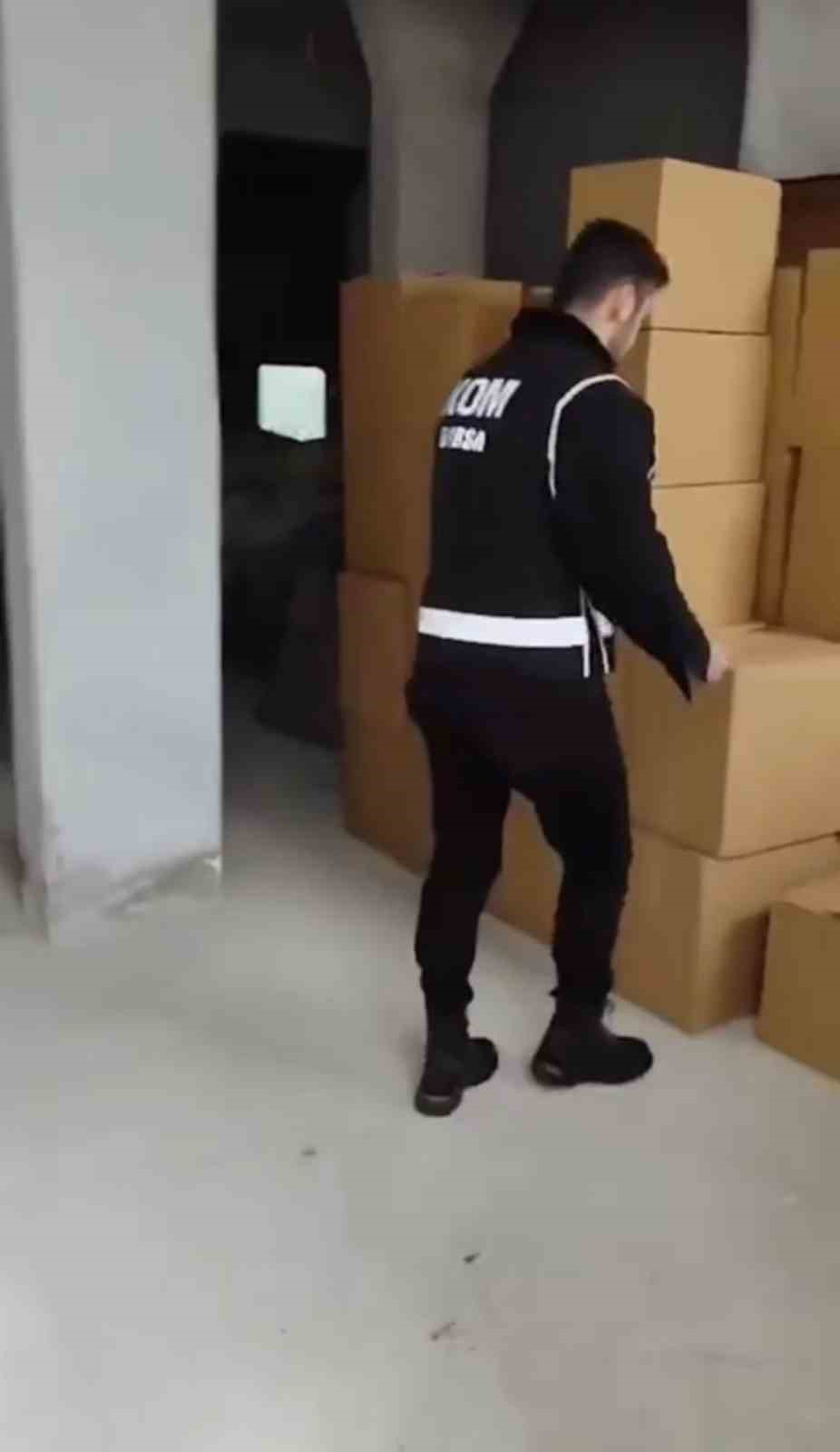 Bursa’da dev kaçak tütün operasyonu...Milyonlarca makaron ele geçirildi
