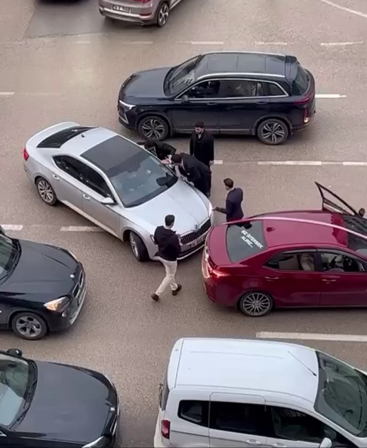 Bursa’da düğün konvoyunda gerginlik
