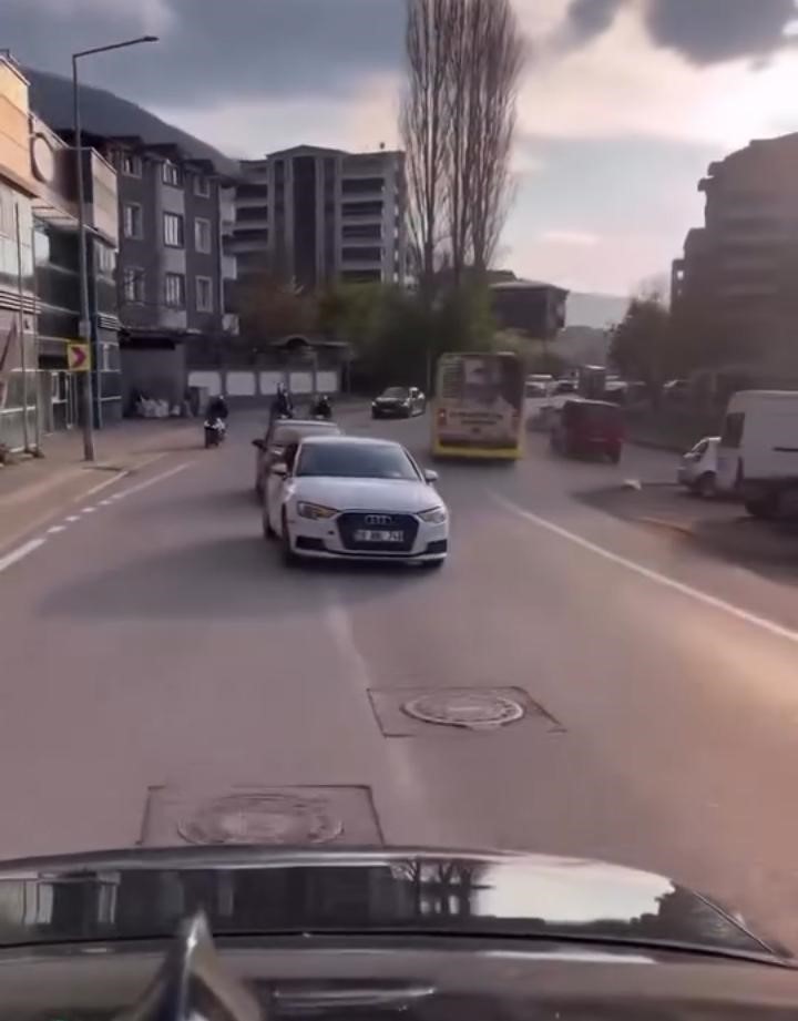 Bursa’da düğün konvoyunda tehlikeli şov
