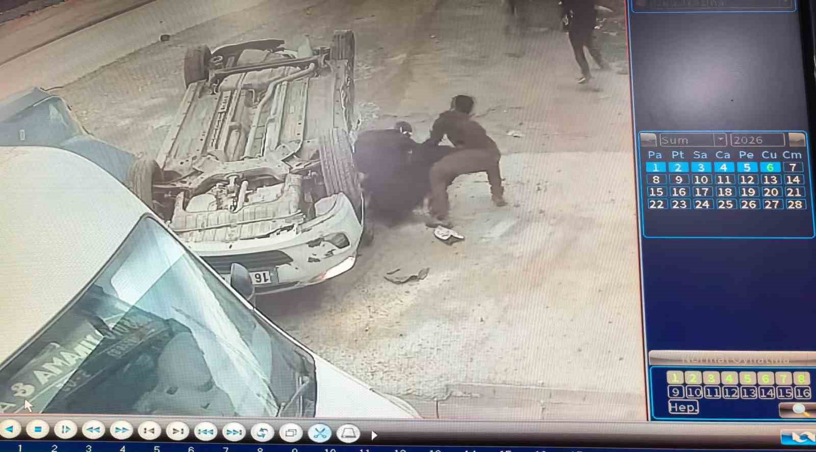 Bursa’da ehliyetsiz sürücü, park halindeki araçlara çarptı: 8 öğrenci yaralandı
