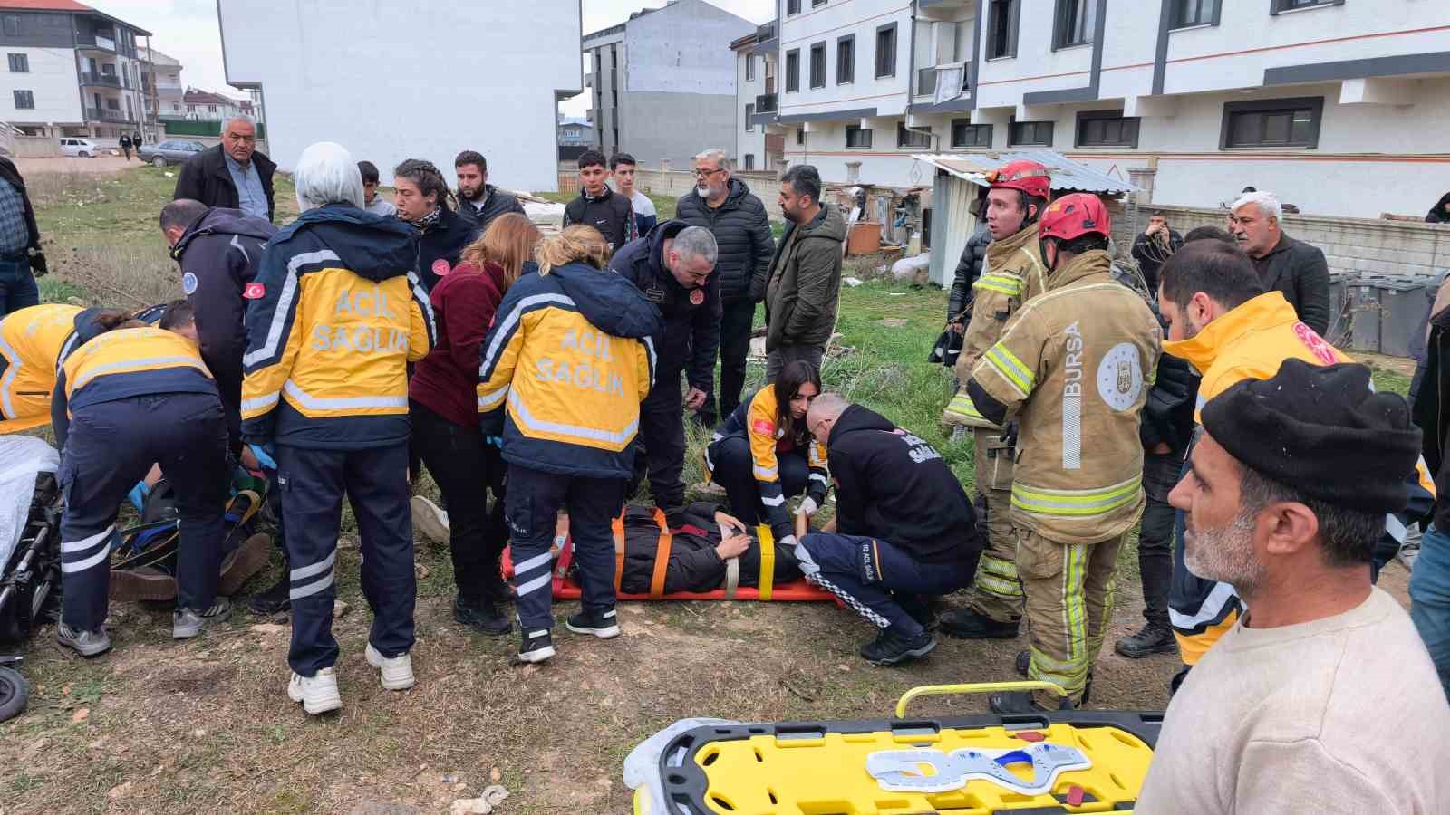 Bursa’da ehliyetsiz sürücü, park halindeki araçlara çarptı: 8 öğrenci yaralandı
