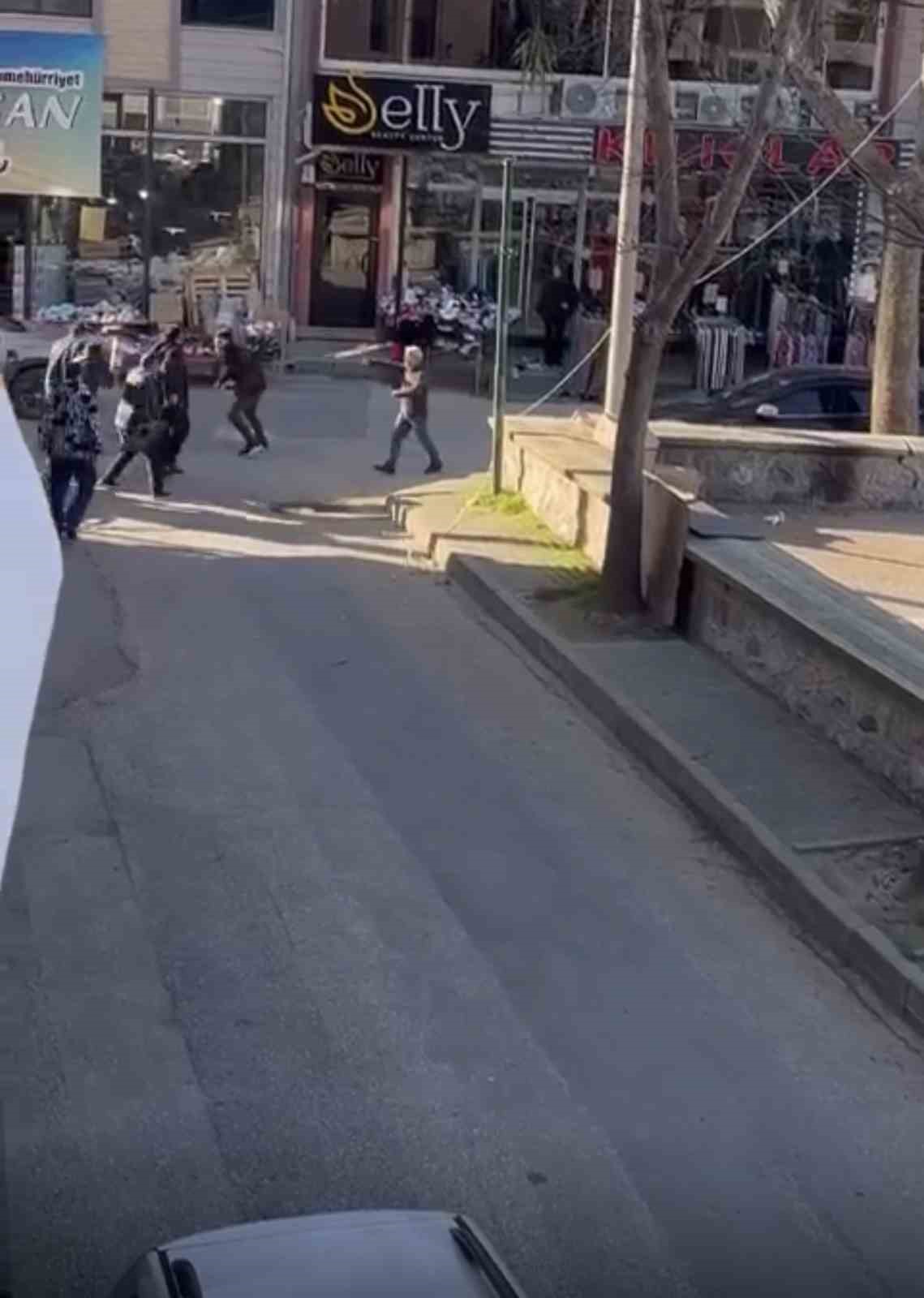 Bursa’da esnaf kavgası boks ringini aratmadı
