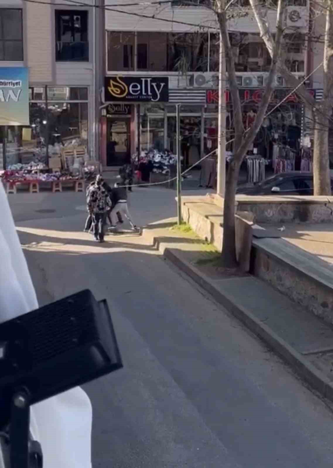 Bursa’da esnaf kavgası boks ringini aratmadı
